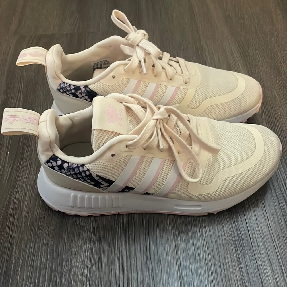 Adidas Sneakers